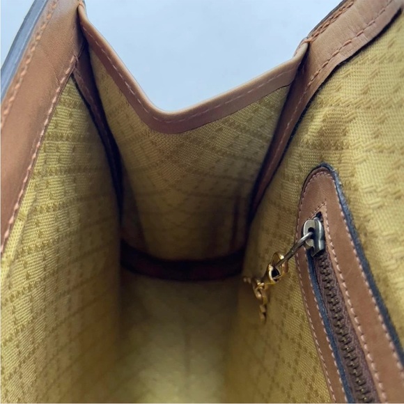 Gucci Tan Leather Shoulder Bag - Picture 12 of 16